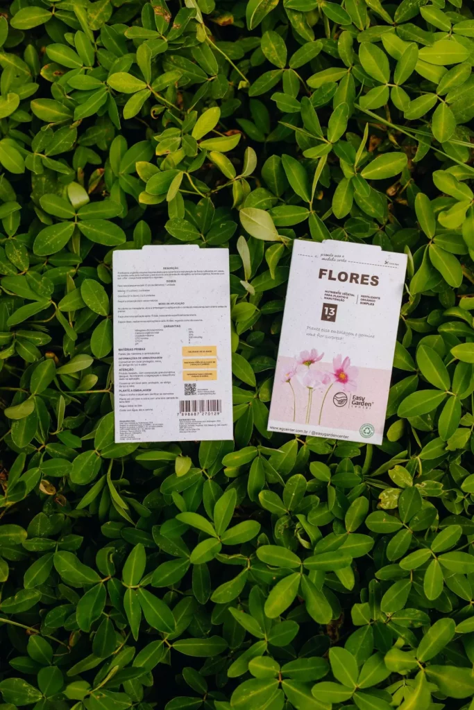 embalagens de papel reciclado personalizado apoiado em planta